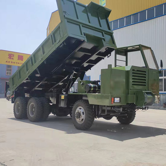 六驱后八轮运输车