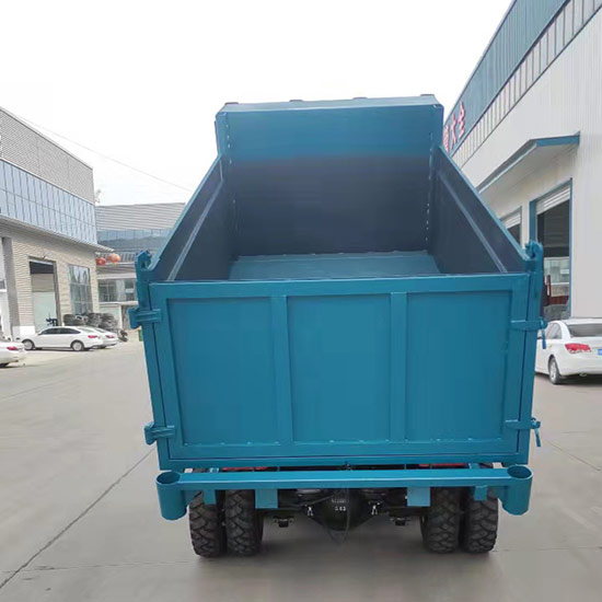 六驱后八轮运输车