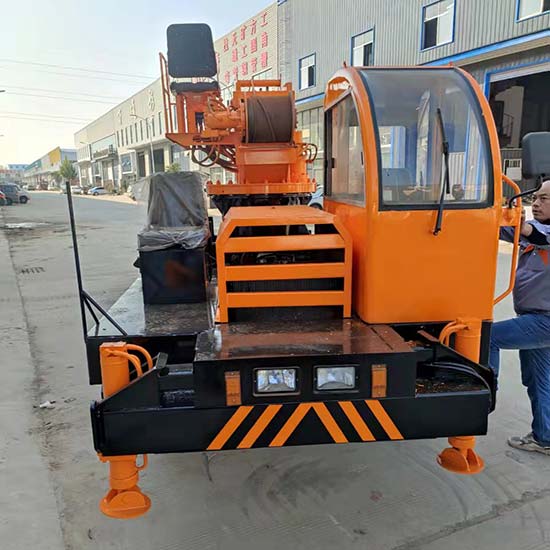 8吨履带式随车吊